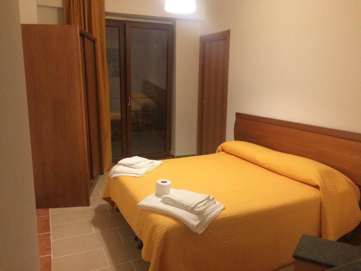 B&B Palazzo Manfredi Vieste, Fronte Mare Con Parcheggio Exteriör bild