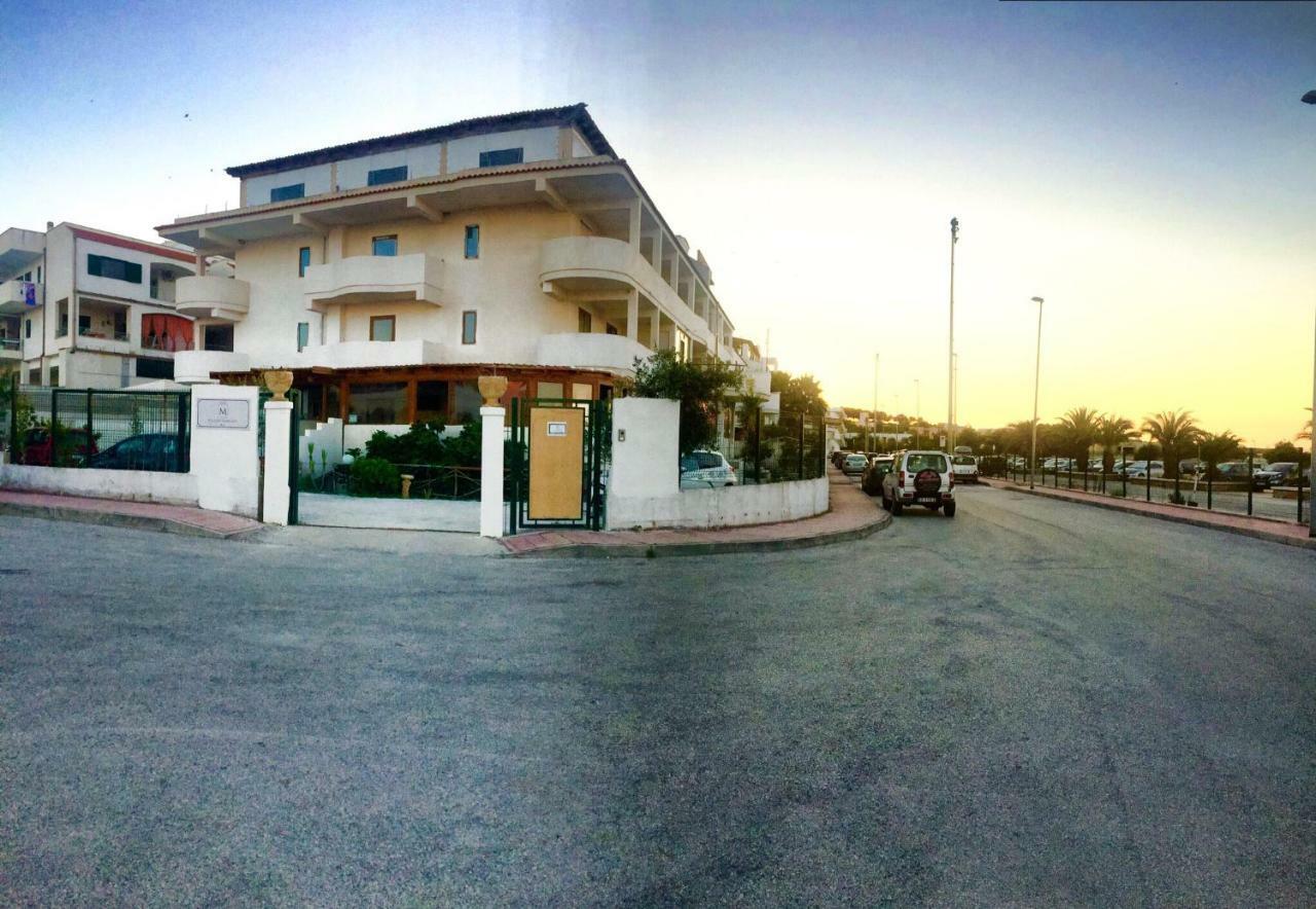 B&B Palazzo Manfredi Vieste, Fronte Mare Con Parcheggio Exteriör bild