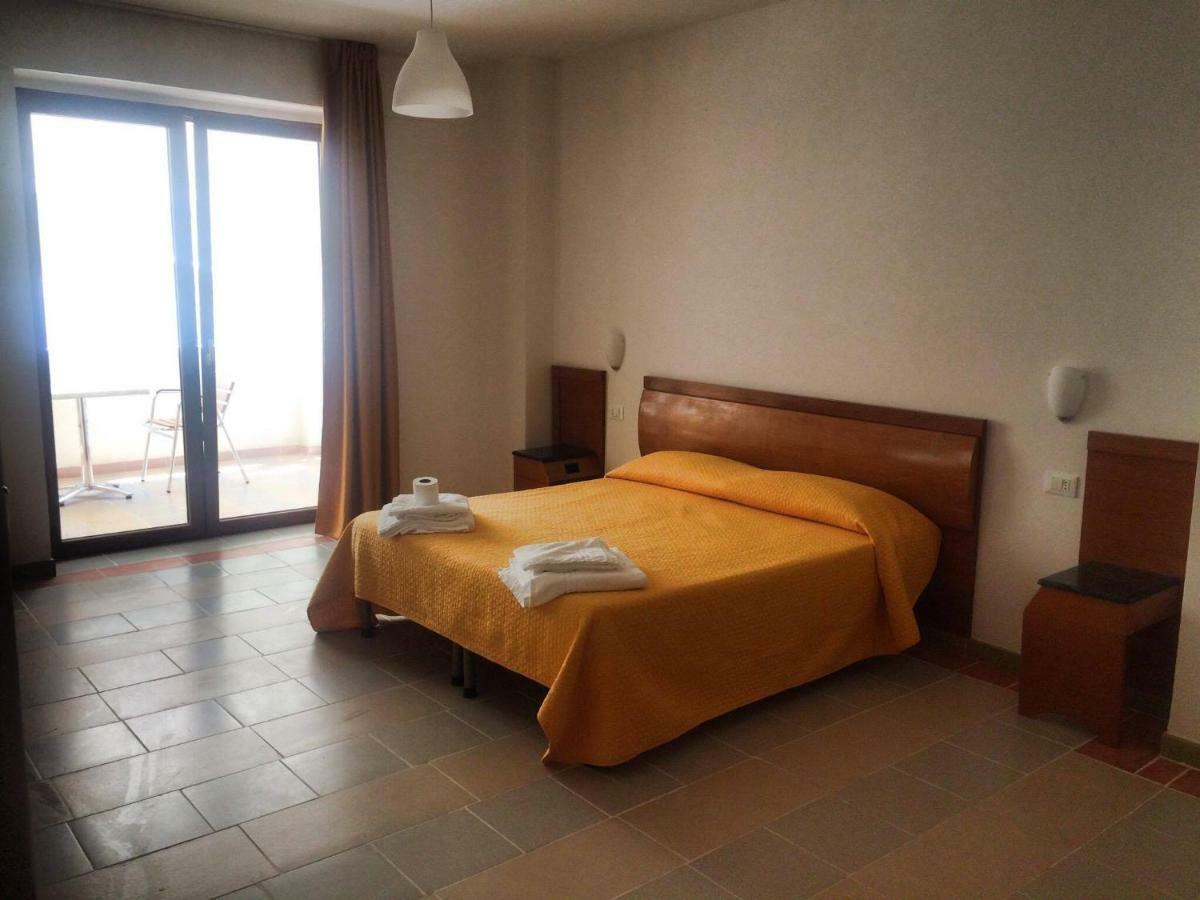 B&B Palazzo Manfredi Vieste, Fronte Mare Con Parcheggio Exteriör bild
