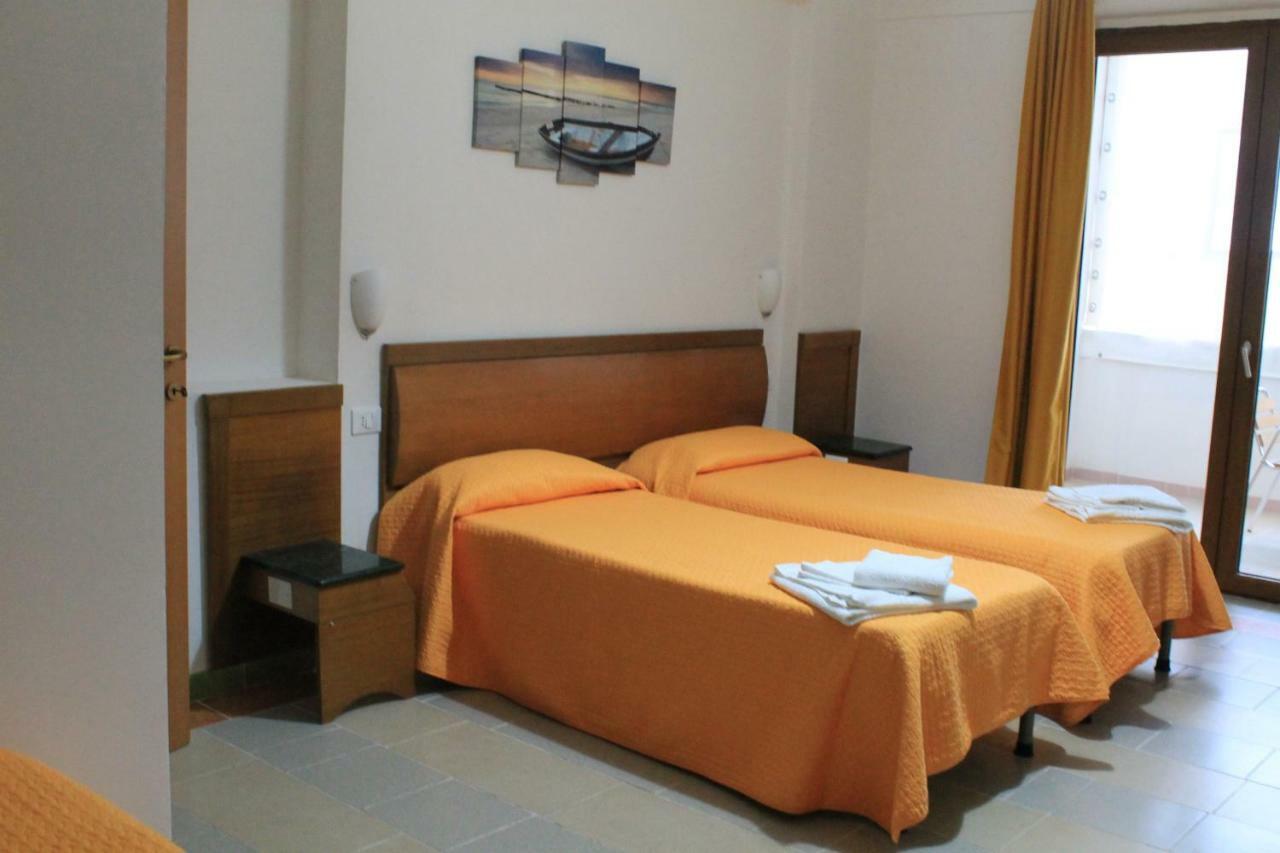 B&B Palazzo Manfredi Vieste, Fronte Mare Con Parcheggio Exteriör bild