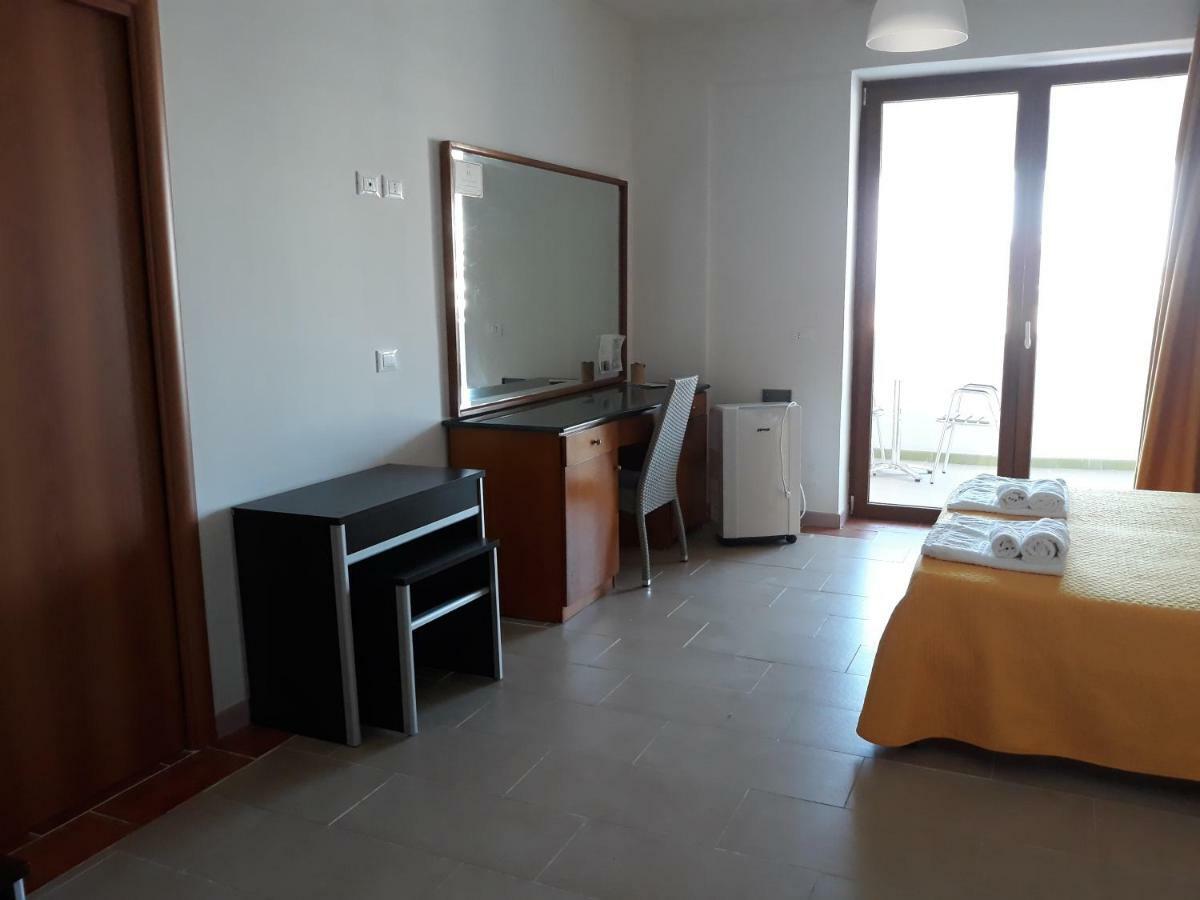 B&B Palazzo Manfredi Vieste, Fronte Mare Con Parcheggio Exteriör bild
